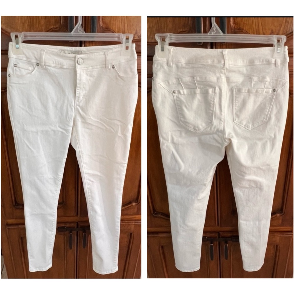 Est. 1946 Denim Women’s White Contemporary Jeans! Size 2.